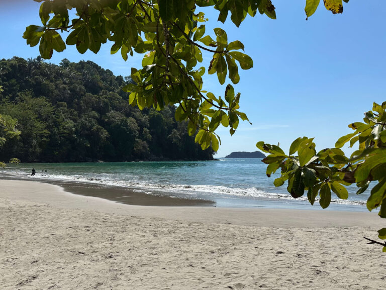 Regenwald, Strand und Mückenschutz –  Costa Rica Packliste für Familien mit Kindern